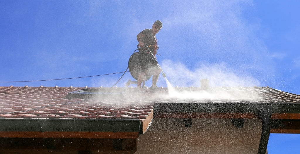 Tips For Pressure Washing a Home