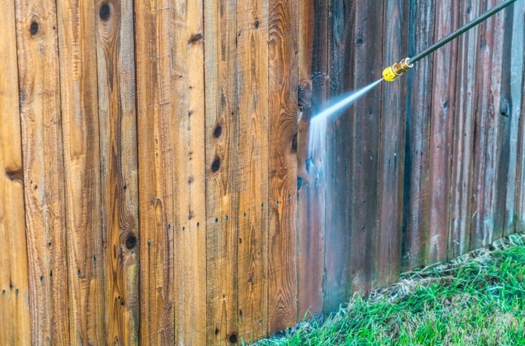 Fastest Ways to Clean a Fence in Knoxville